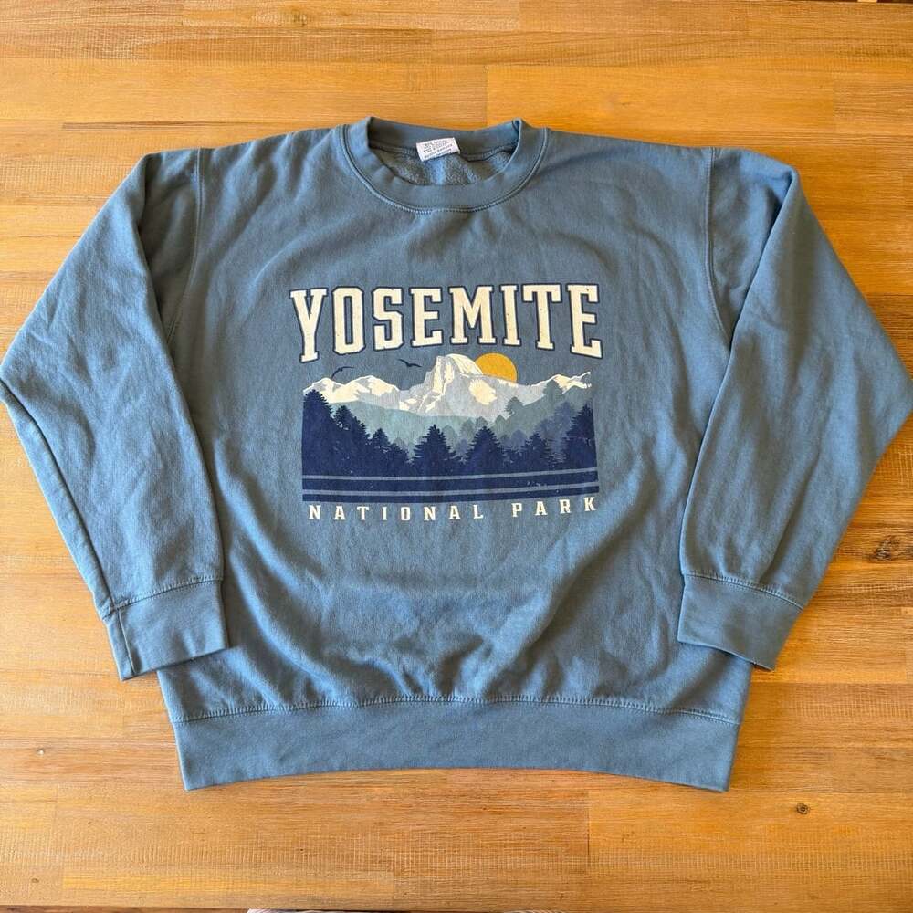 Yosemite National Park Half Dome Graphic Crewneck Sweatshirt Blue